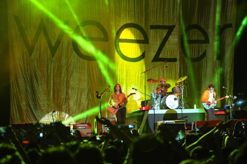 flagig-Konser-Weezer